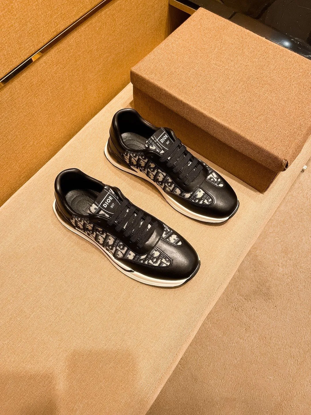 Men's men's shoes💰 420💰🔥【Dior】🔥Men's high-end brand of shoes official website 1:1 latest masterpiece: the upper is made of first-layer cowhide imported from Italy with a comfortable and breathable lining➕original non-slip and wear-resistant outsole🔥, making walking more convenient and comfortable! An exclusive new model, a stunning work, a beautiful 1:1 replica [color] compared to the official quality! Create a fashionable personality to set off your uniqueness! A must-have for trendy men! Classic 🔥Size: 38-44 Color: 🔥 2⃣️colors available🔥
